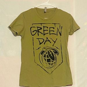 Green Day rock band t shirt